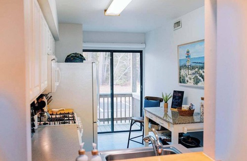 Windmill Point Apartment | Artist’s Windmill Pt Condo|Sunset&Pool Relaxation