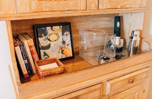 Windmill Point Apartment | Artist’s Windmill Pt Condo|Sunset&Pool Relaxation