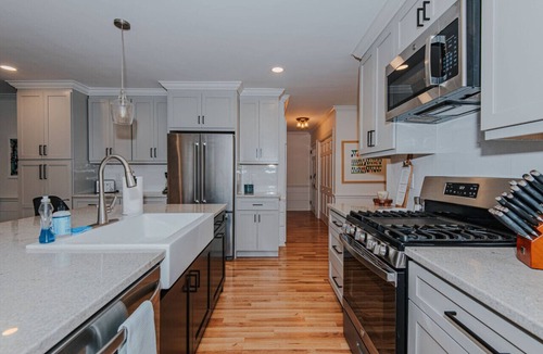 Old Irving Park Apartment | Artopia Retreat House