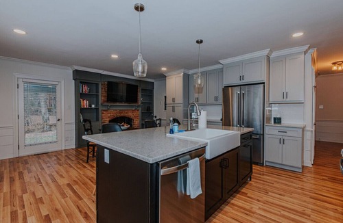 Old Irving Park Apartment | Artopia Retreat House