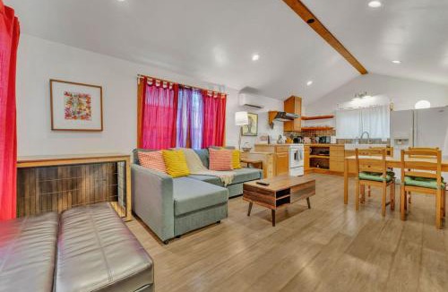 Chestnut House | Artsy East Austin Hideaway