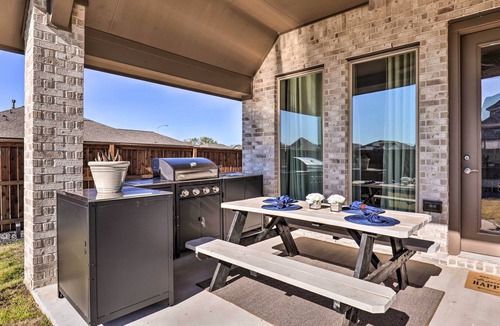 Manor House | Artsy East Austin Manor w/Fire Pit < 1 Mi to Golf