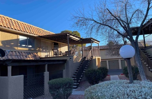 Green Valley North Condo | Artsy Mid-Century Modern 2br2ba