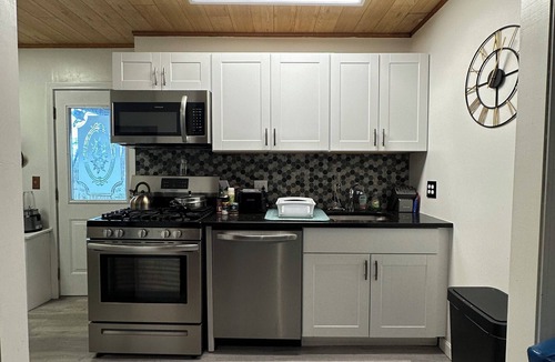 Walpole Apartment | Artsy Private Suite 5 Min from World Cup Stadium, Backyard & Private Entrance