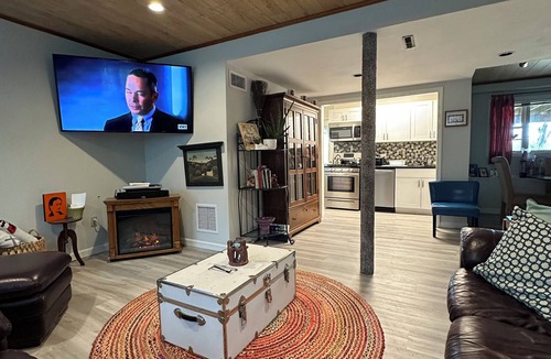 Walpole Apartment | Artsy Private Suite 5 Min from World Cup Stadium, Backyard & Private Entrance