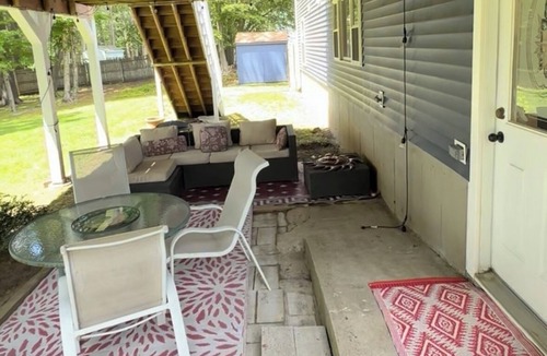 Walpole Apartment | Artsy Private Suite 5 Min from World Cup Stadium, Backyard & Private Entrance