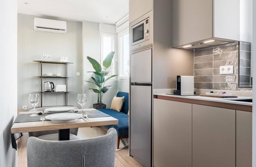 Ciudad Lineal Apartment | Arturo Soria Stays by Charming VI, renovated with Parking