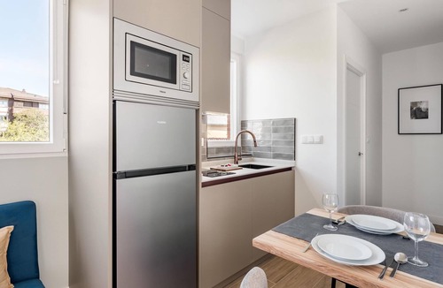 Ciudad Lineal Apartment | Arturo Soria Stays by Charming VI, renovated with Parking