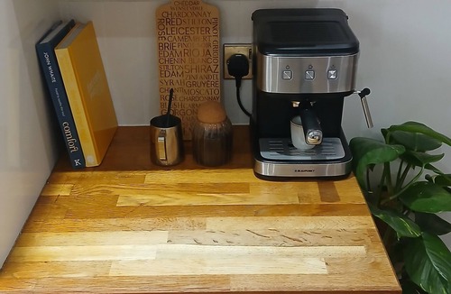 Canton Apartment | Arty loft in central cardiff