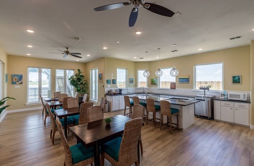 Corpus Christi Resort | Aruba Bay Resort with Jimmy Buffet vibes