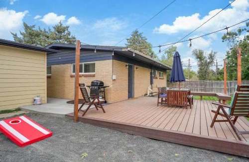 Arvada Plaza Area House | Arvada home w hot tub & BBQ