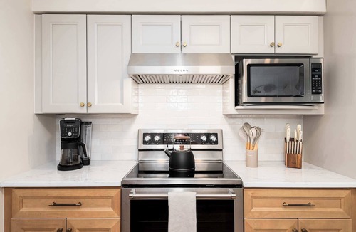 Arvada Plaza Area House | Arvada Retreat | Garage | Near Olde Town+Red Rocks