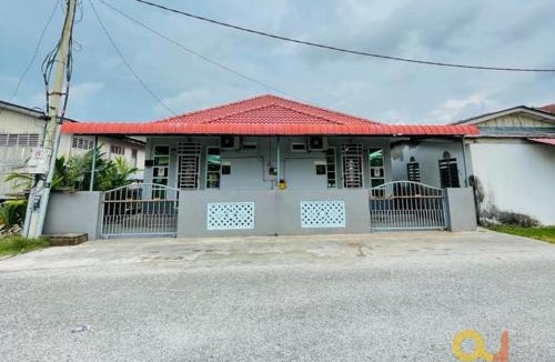 Kampung Gertak Seratus House | Aryan G100 Homestay