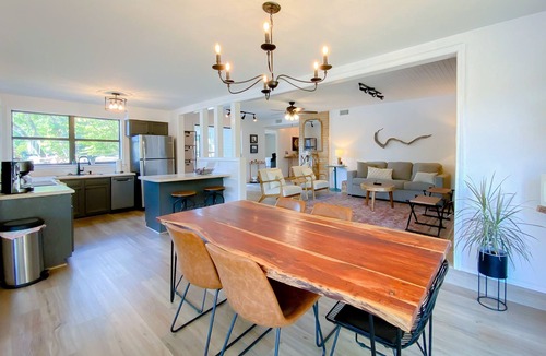 Flippin House | As close to the water as you can get! Updated and relaxing!
