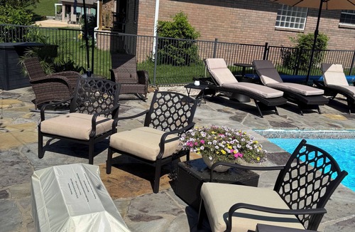 Hot Springs House | As Good As It Gets on the Lake - Private pool & Hot Tub