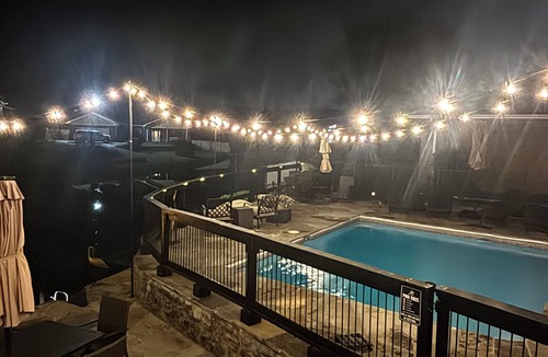 Hot Springs House | As Good As It Gets on the Lake - Private pool & Hot Tub