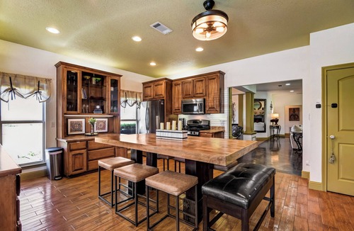 Van Alstyne House | As Seen on HGTV l Events Welcome l 18-Acre Ranch