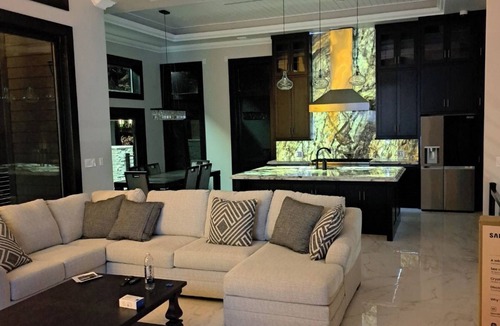 Osage Beach House | AS SEEN ON TV Waterfront Home 7 bed,Private Dock,Hot Tub/Pool 13MM in Porto Cima