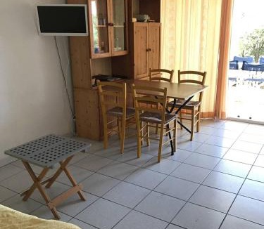 Le Grau-Du-Roi Apartment | AS8314 - P2 Cabine dans une résidence avec piscine, parking privé et belle vue chenal