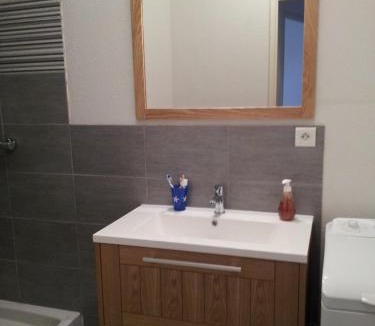 Le Grau-Du-Roi Apartment | AS8314 - P2 Cabine dans une résidence avec piscine, parking privé et belle vue chenal