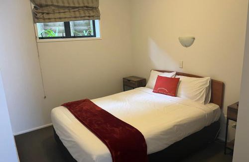 Newtown Cabin | Ascot Motor Lodge