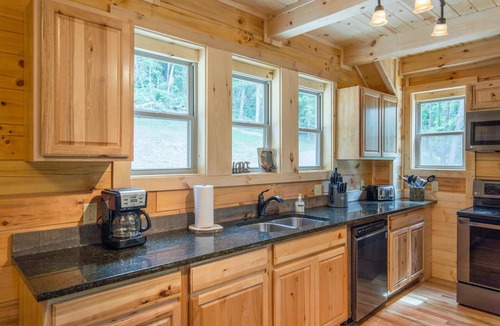 South Bloomingville Cabin | Ash Cave lodge by Inn & Spa at Cedar Falls