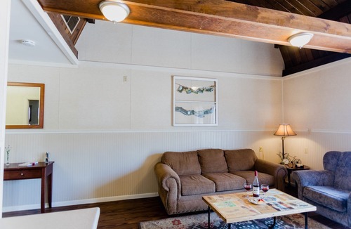 Hermann House | Ash Creek Suite - In Downtown Historic Hermann
