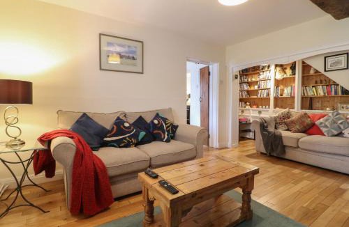 Alton House | Ash House