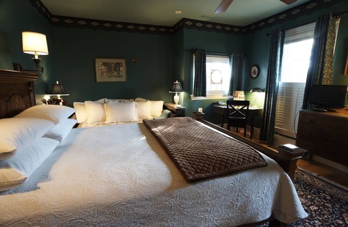 Corey Square Bed & Breakfast | Ash Street Inn
