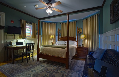 Corey Square Bed & Breakfast | Ash Street Inn