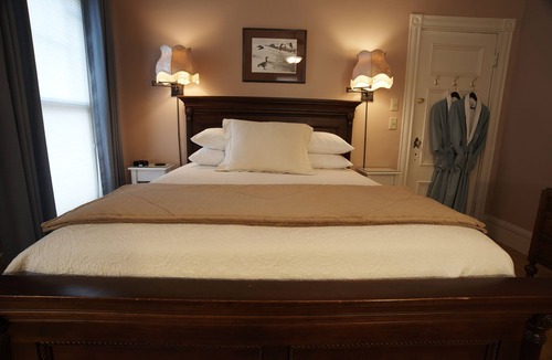 Corey Square Bed & Breakfast | Ash Street Inn