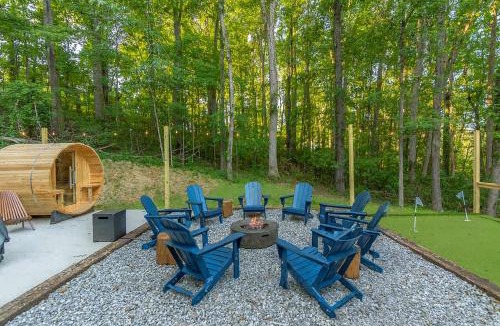 Asheville House | Ash-Villa Thrilla-Sauna-Theater-Putt Putt-Hot Tub