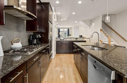 Ashburn House | Ashburn: Suburban, Work Friendly, & Near DC