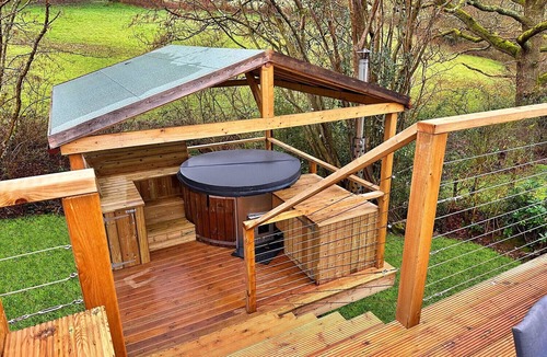 Chiddingstone Hoath Ski Chalet | Ashdown Luxury Dome