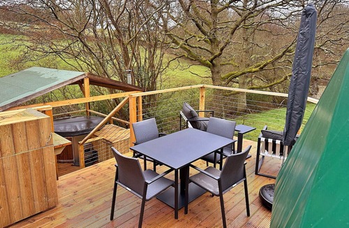 Chiddingstone Hoath Ski Chalet | Ashdown Luxury Dome