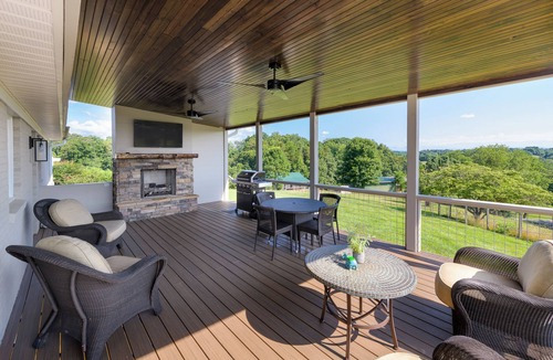 Leicester House | Asheville Farmhouse Rental - Hot Tub - Mountain Views - Near Biltmore- 40 Acres
