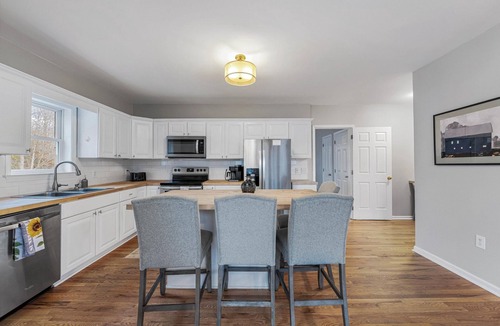 Fletcher House | Asheville Home close to Airport! 20 minutes to Biltmore!