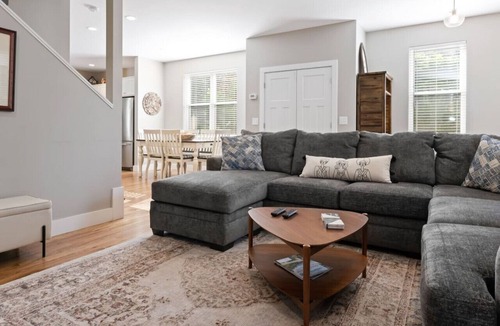 Oakley House | Asheville`s 5 Star Club! We Invite You To See What All The Fuss Is About!