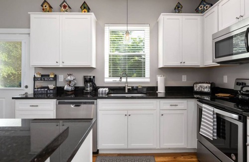 Oakley House | Asheville`s 5 Star Club! We Invite You To See What All The Fuss Is About!