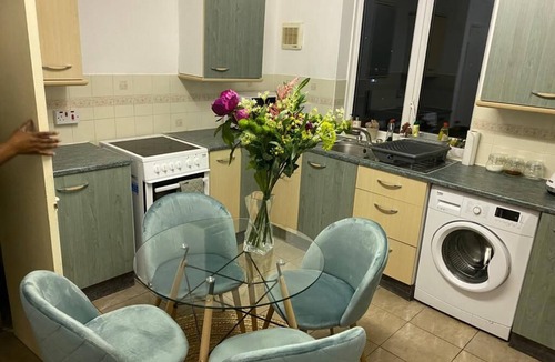 Kingsnorth Apartment | Ashforfd Hide Out