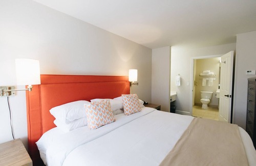 Ashland Hotel | Ashland 1 BR King Suite w/Gym & pool