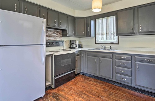Ashland Apartment | Ashland Apartment: Walkable & Pet Friendly!
