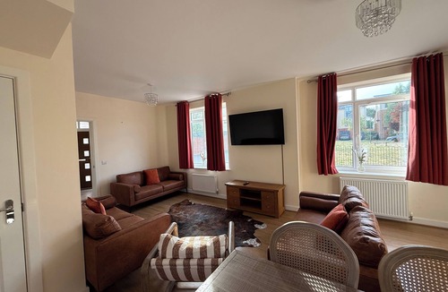 Bletchley House | Ashland Cottage in Milton Keynes