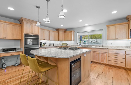 Ashland House | Ashland Luxury: 4 King suites, pool & hot tub