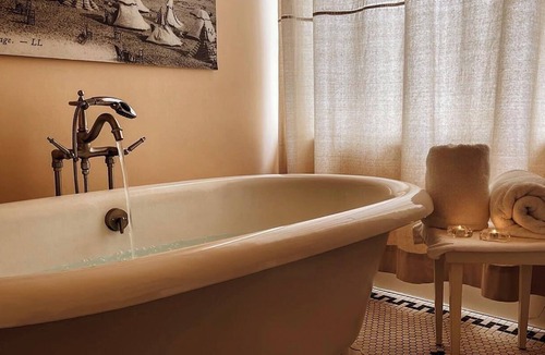 Historic Downtown District Hotel | Ashland Springs Hotel