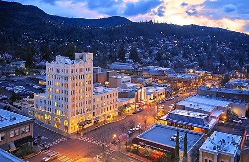 Historic Downtown District Hotel | Ashland Springs Hotel