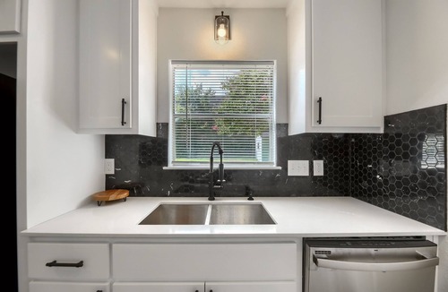 Round Rock Apartment | Ashley’s Boutique Inn - Austin Alternative Open!