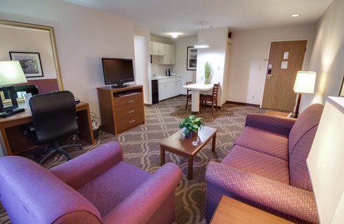 Lubbock Hotel | Ashmore Inn and Suites