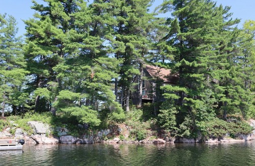 Frontenac Cottage | Ashnelot Island on Bobs Lake - 2 week rental