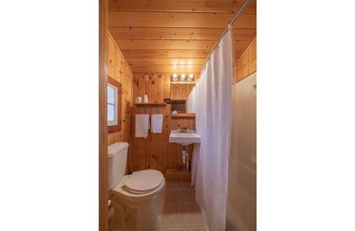 Ashton Apartment | Ashton Historic Log Cabins 7